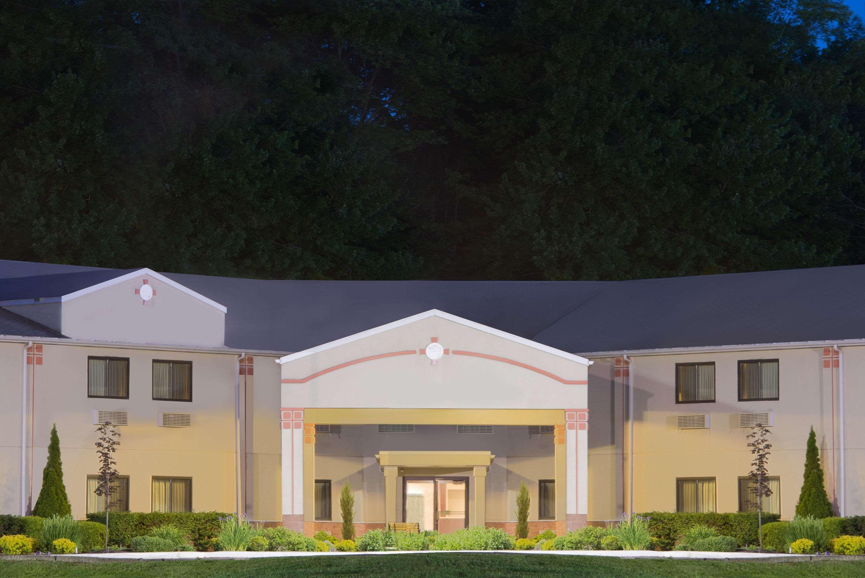 Super 8 By Wyndham Grove City Exterior photo